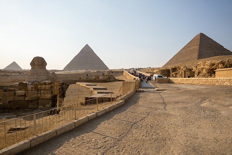 Пирамиды Гизы имеют сложную внутреннюю структуру