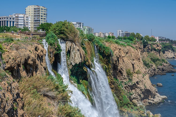 Нижний водопад Дюден В Анталии, Турция